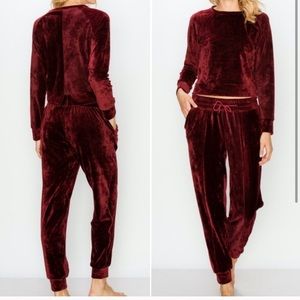 NWT two piece comfortable and cute tracksuit set
